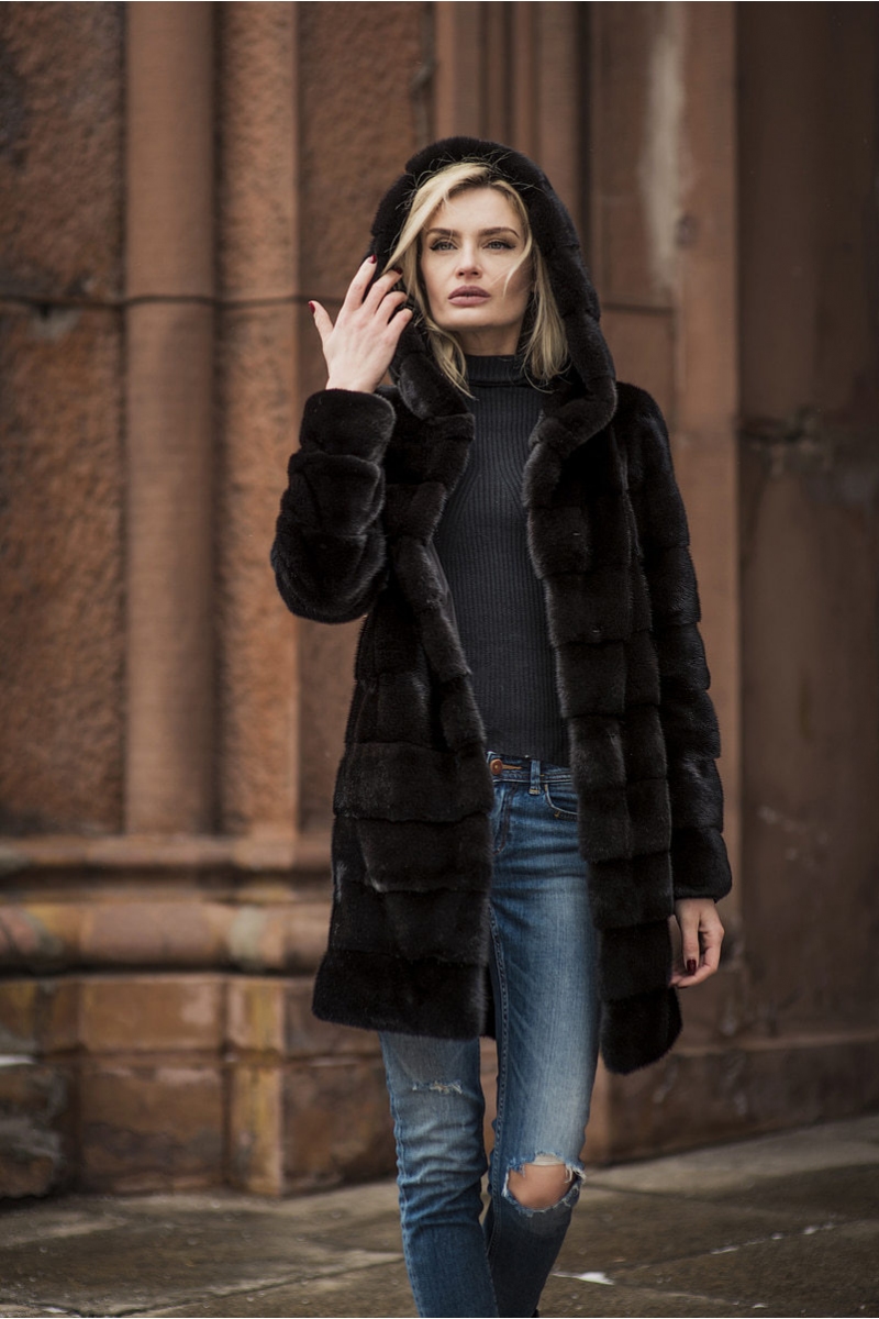 Фото 1 - Норковая шуба с капюшоном