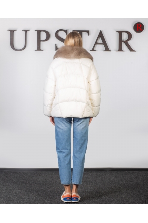 Женский пуховик  с песцом