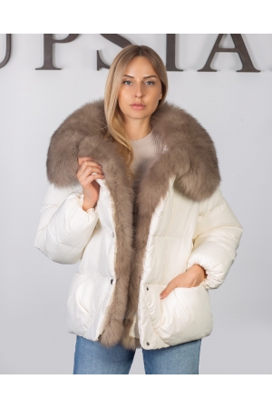 Женский пуховик  с песцом