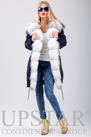 Жіноча парка з лисицею