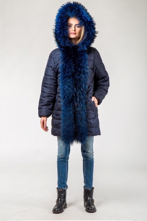 Женская парка с енотом