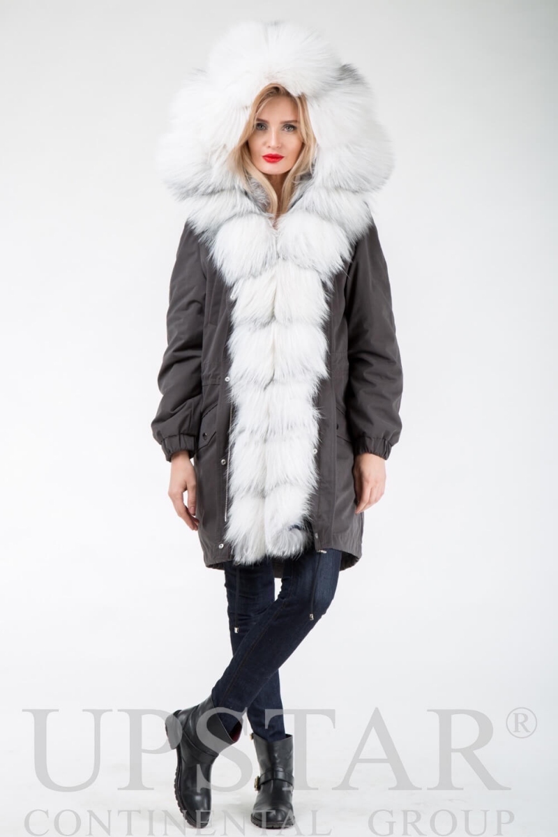 Фото - Жіноча парка з лисицею 