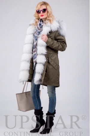 Жіноча парка з лисицею