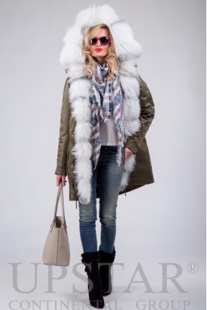 Жіноча парка з лисицею