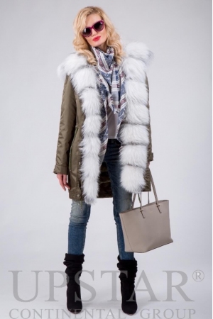 Жіноча парка з лисицею