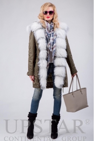 Жіноча парка з лисицею